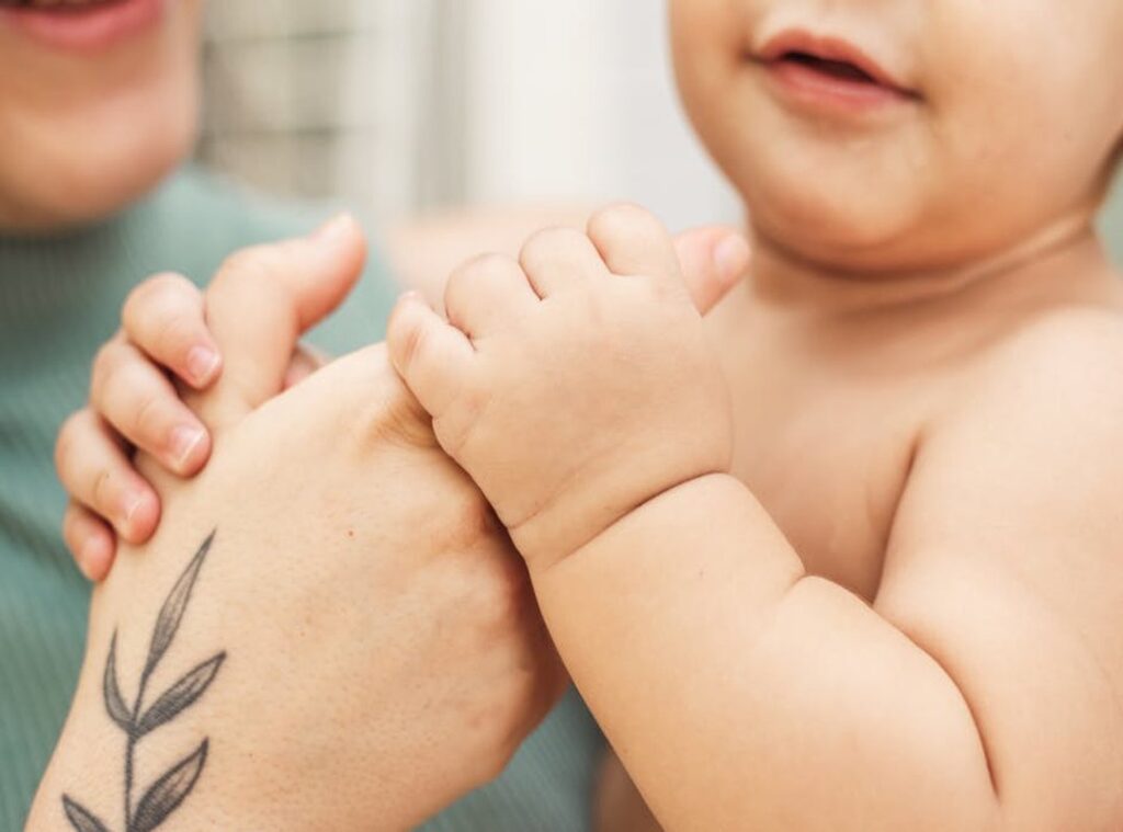 moeder kind tattoo pols